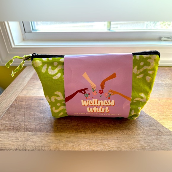 New- Whole Foods 2025 Beauty Bag - Picture 1 of 14